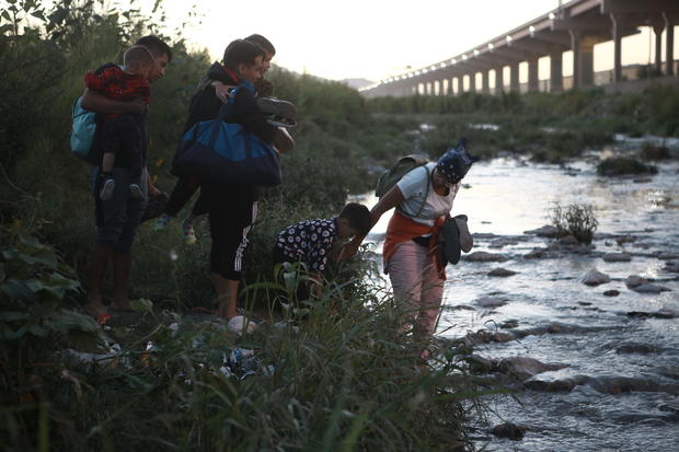 Venezuelan migrants cross the Rio Bravo between Mexico and the US 