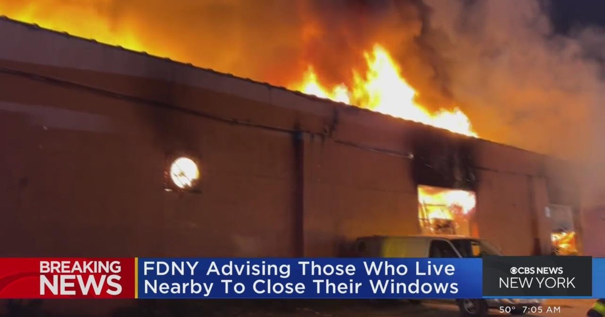 2 firefighters hurt battling LIC blaze - CBS New York