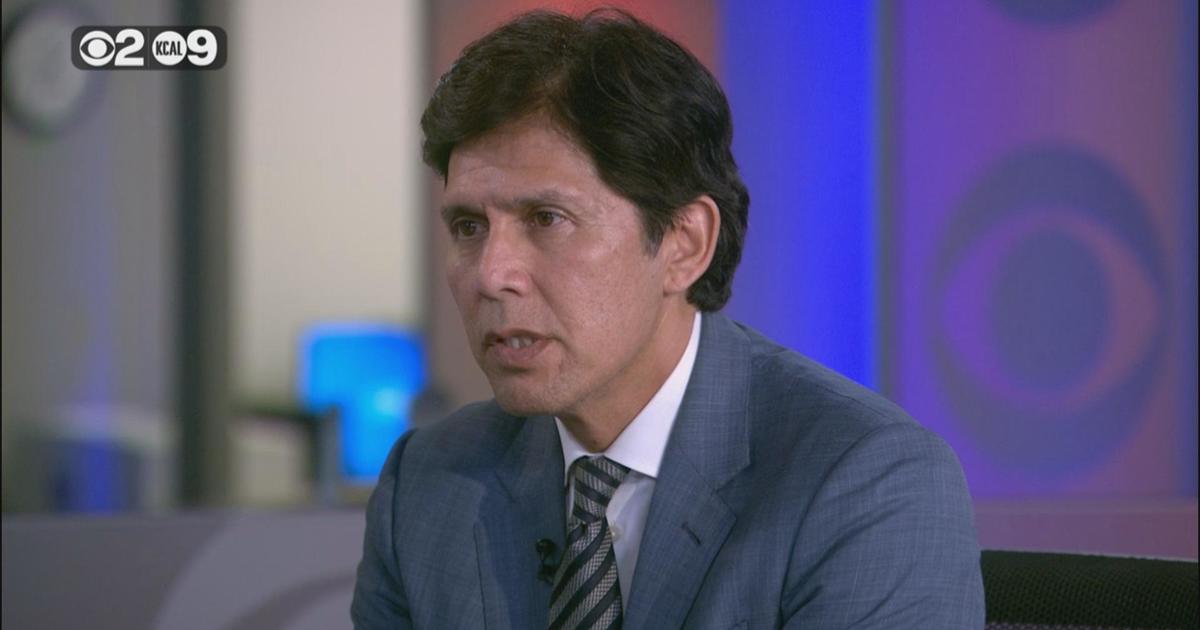 "I failed:" Kevin de León tells CBS2 he is refusing to resign from LA City Council - CBS Los Angeles