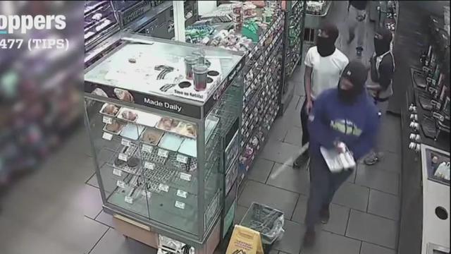 7-eleven-robbery-suspects-throw-eggs-1.jpg 