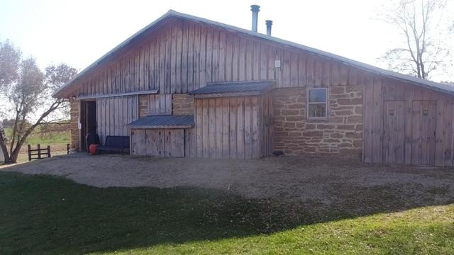 10p-pkg-fm-stone-barn-wcco26vc.jpg 