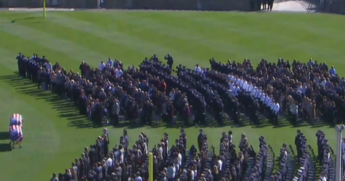 NE Patriots honor Bristol police officers with moment of silence