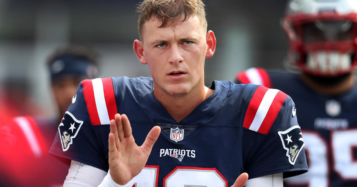 Patriots' QB Mac Jones in 2022: 'Very Good' or 'Elite'? - Sports  Illustrated New England Patriots News, Analysis and More