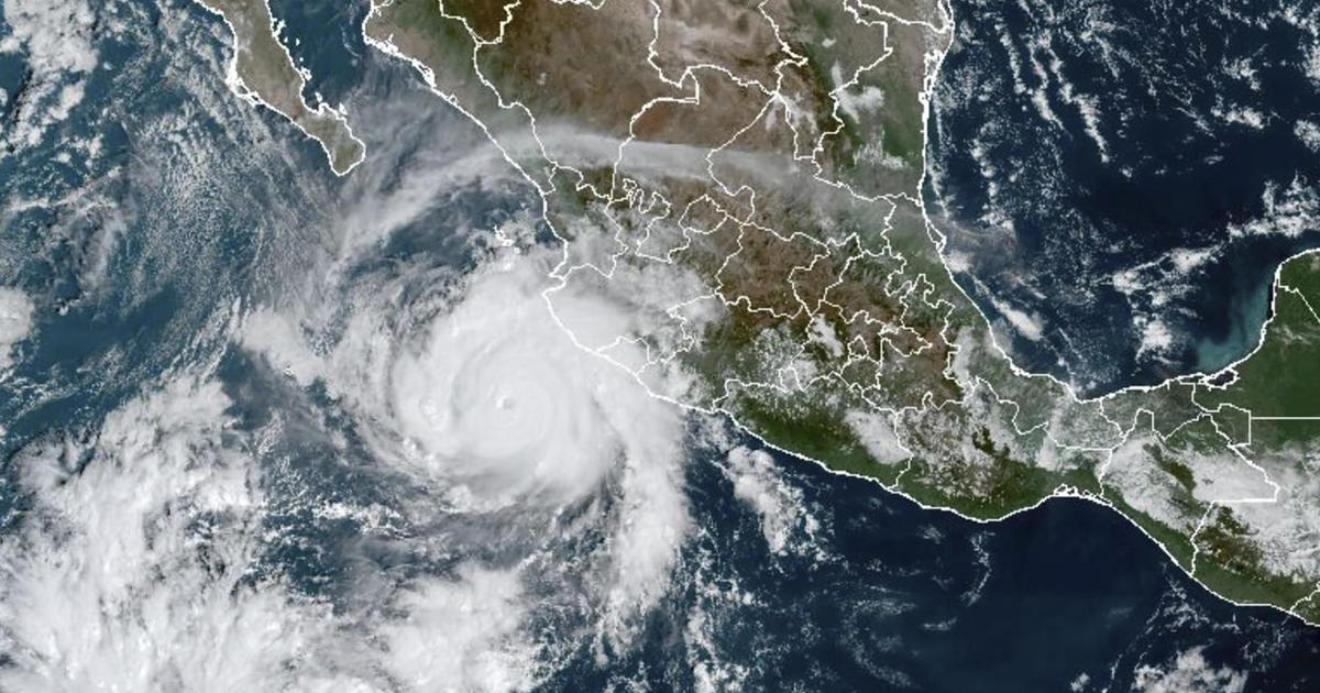 Hurricane Roslyn hits Mexico, flooding the coast