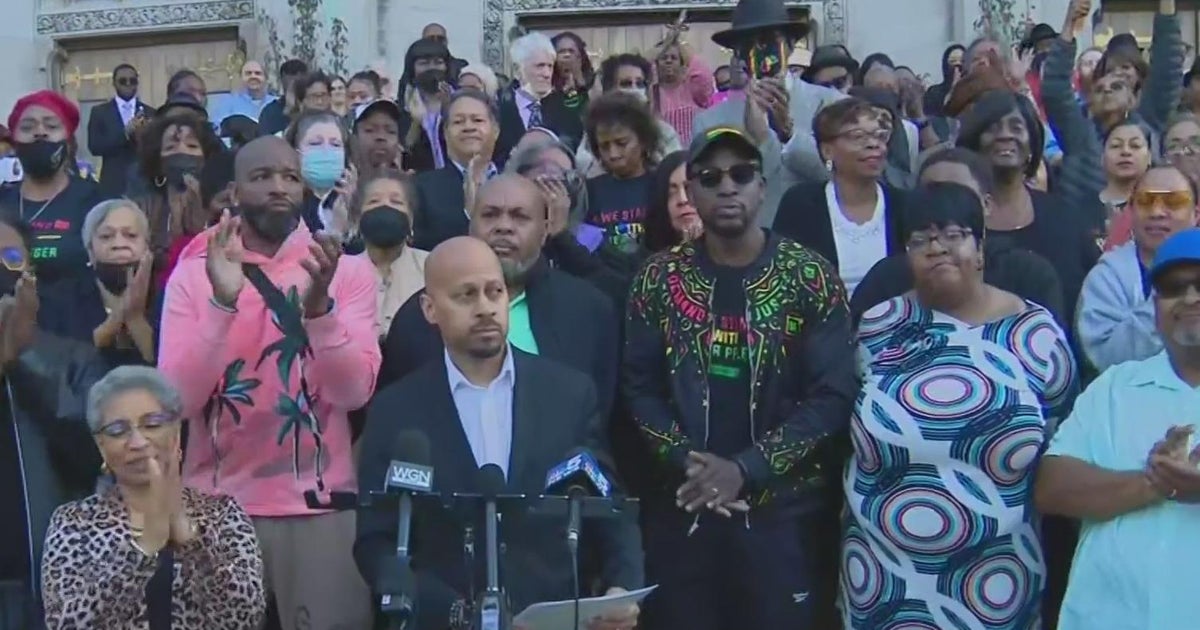 Saint Sabina community rallies in support of Father Michael Pfleger ...