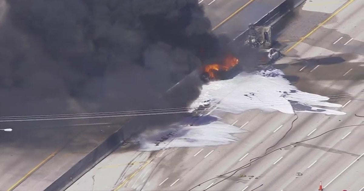 Automobile fireplace shuts down I-95 at Atlantic Avenue