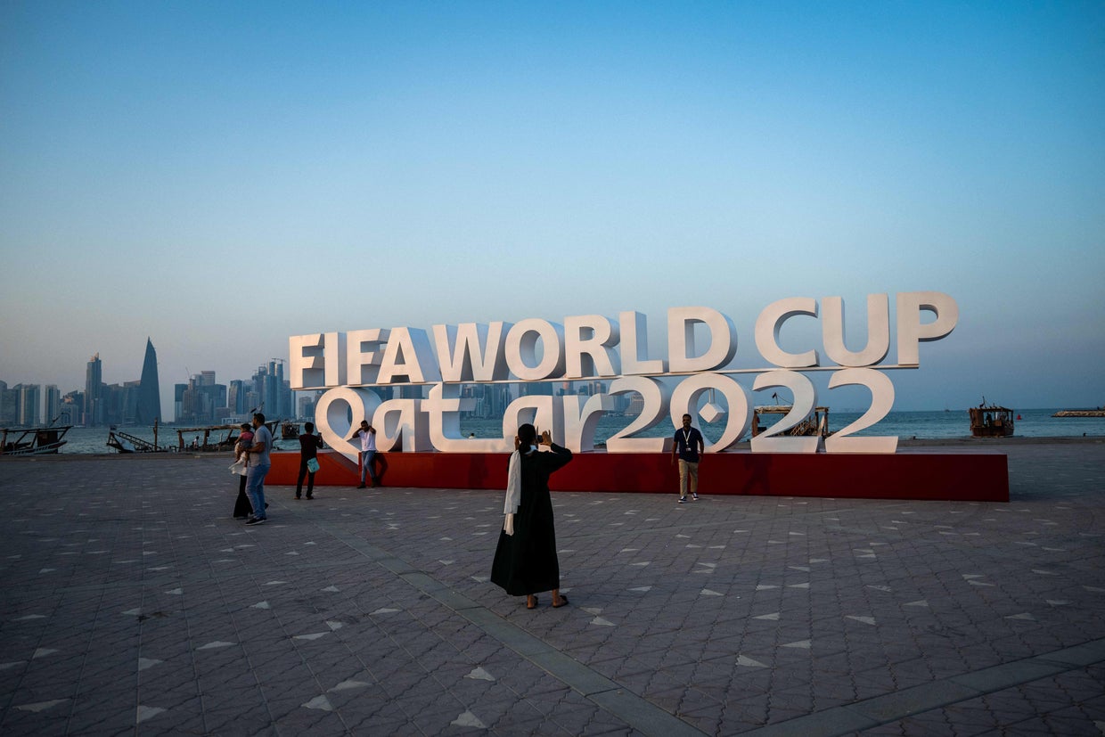 TOPSHOT-FBL-WC-2022-ILLUSTRATION 