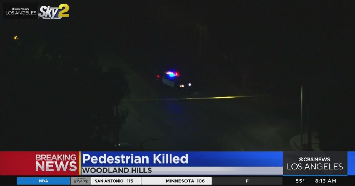 Pedestrian killed in Woodland Hills - CBS Los Angeles