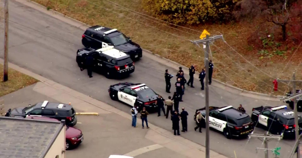 Raw video Roseville police apprehend homicide suspect CBS Minnesota