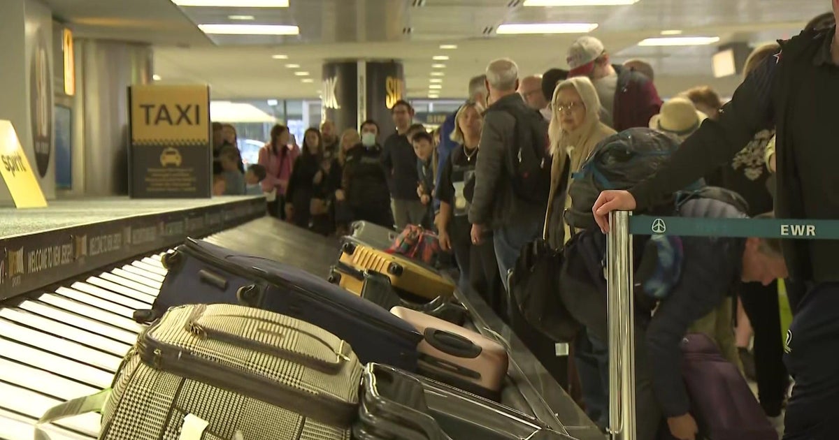 how-can-you-avoid-sky-high-holiday-travel-costs-this-year-experts
