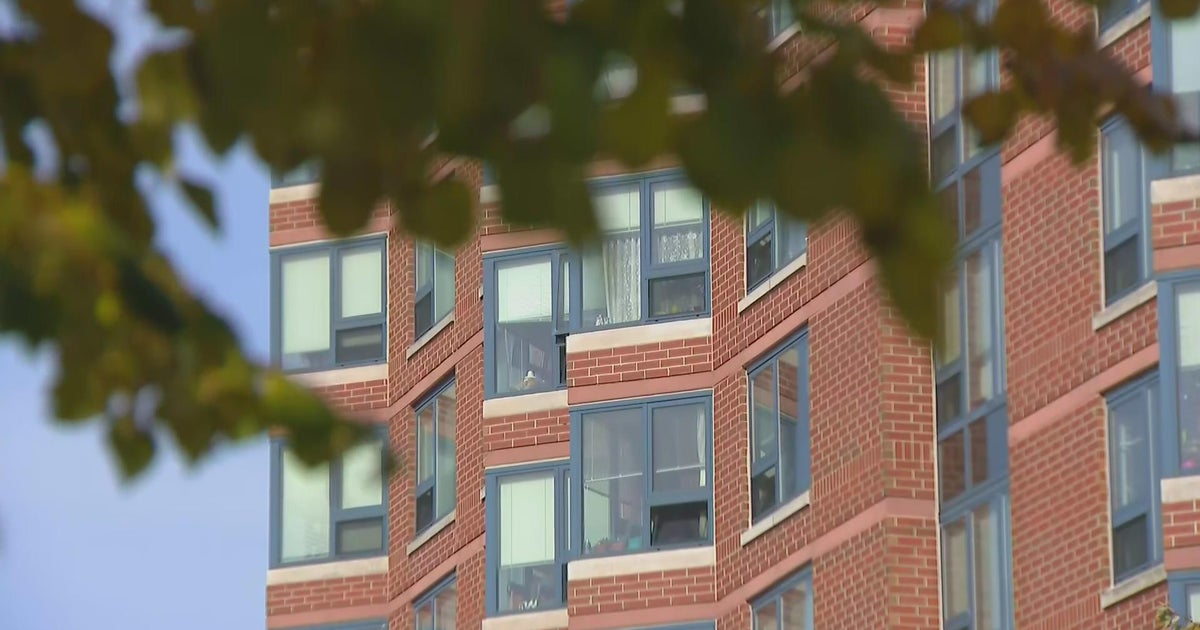 After heat wave deaths at Rogers Park apartment, residents report