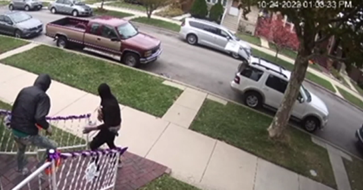 Armed Robbers Caught On Camera In Front Of West Lawn Home Cbs Chicago