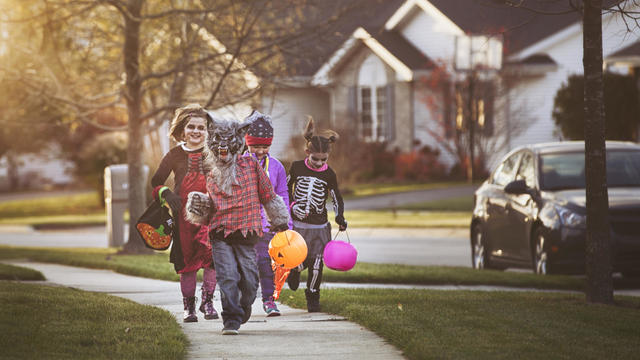 children trick-or-treating 