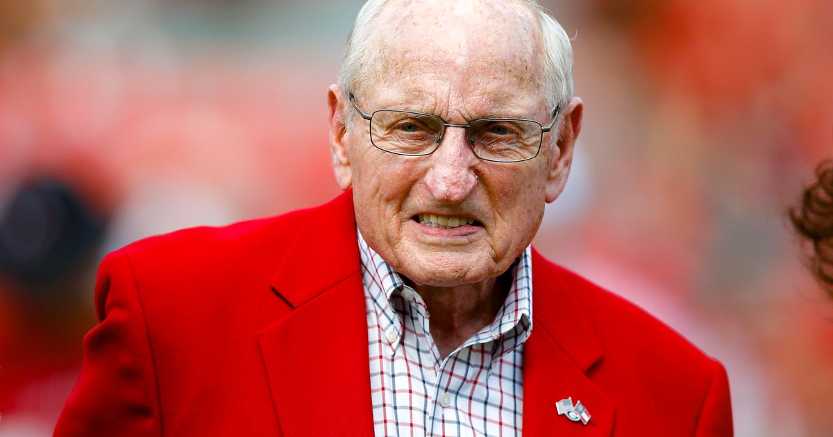 Vince Dooley, legendary Georgia football coach, dead at 90