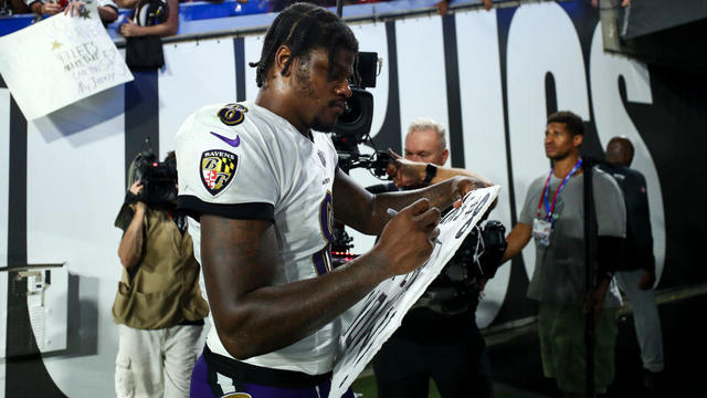 Lamar Jackson signs autographs for Jets players after Ravens win - Sports  Illustrated