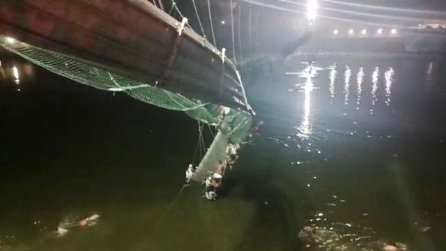 Gujarat: Suspension bridge collapses 