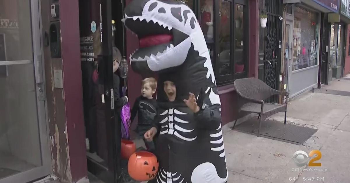 Children's Halloween Parade kicking off in Park Slope, Brooklyn CBS
