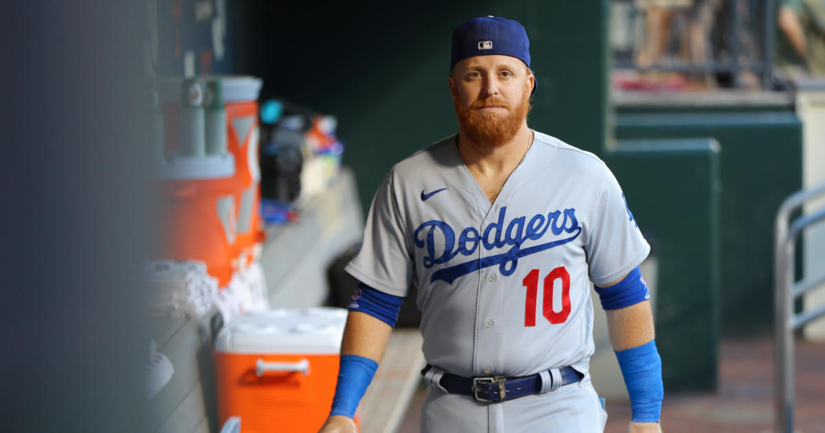 A Day In The Life of Roberto Clemente Award Winner Dodgers Justin Turner at  Home with Wife! #dodgers 