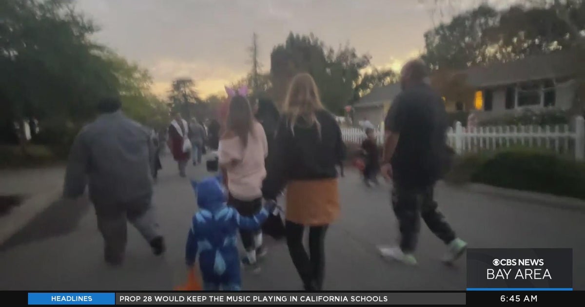 Pleasant Hill's Poets Corner neighborhood draws hundreds of trickor