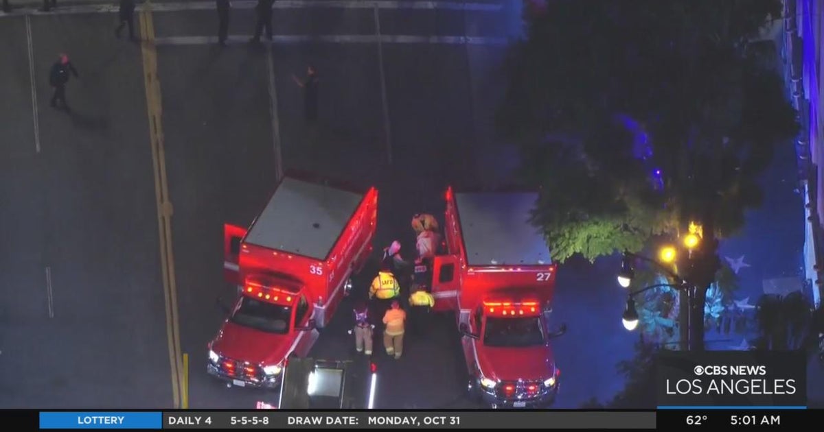 Two men stabbed in Hollywood, suspect on the loose - CBS Los Angeles
