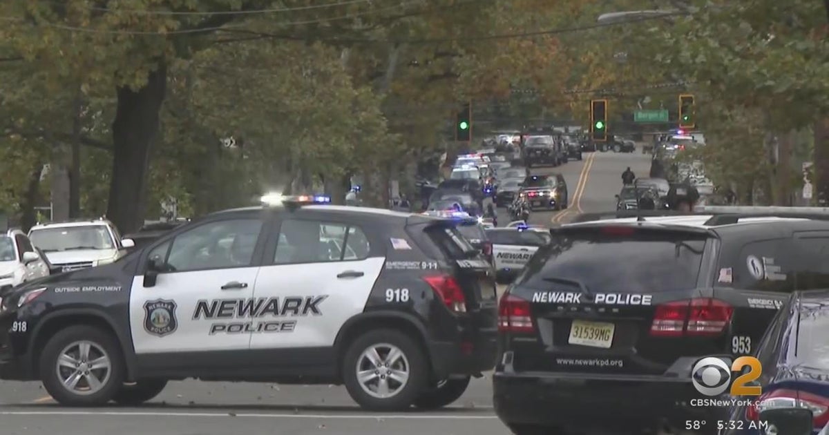 Search for suspect in Newark shootout - CBS New York