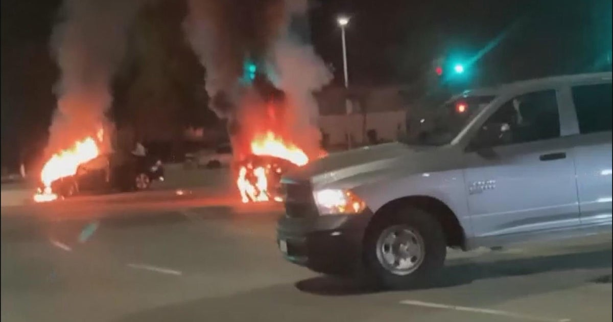 2 killed, 1 injured in fiery Woodland Hills car crash - CBS Los Angeles