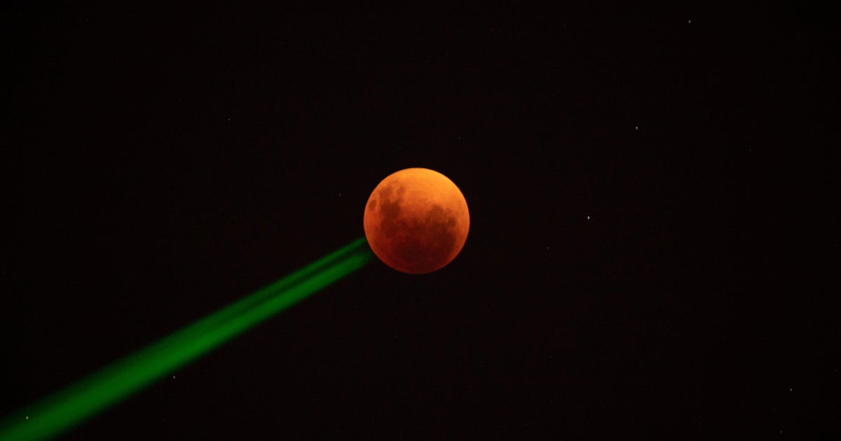 Video From the Total Lunar Eclipse on Early Tuesday - The New York Times