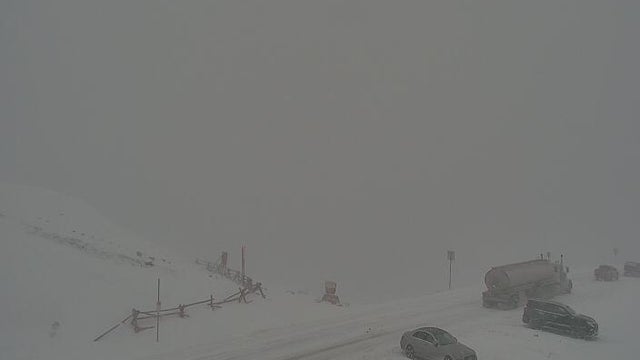 loveland-pass-closed-1-cdot-pic-of-loveland-pass-parking-lot.jpg 