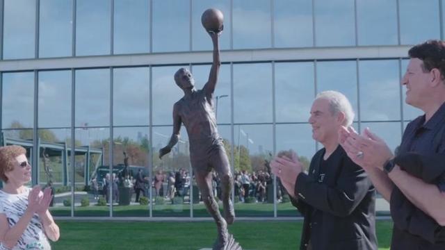 76ers-unveil-sculpture-of-dolph-schayes-in-camden.jpg 