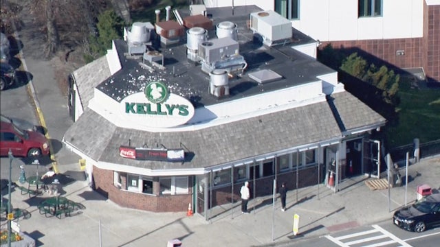 kellys-roast-beef-fire.jpg 