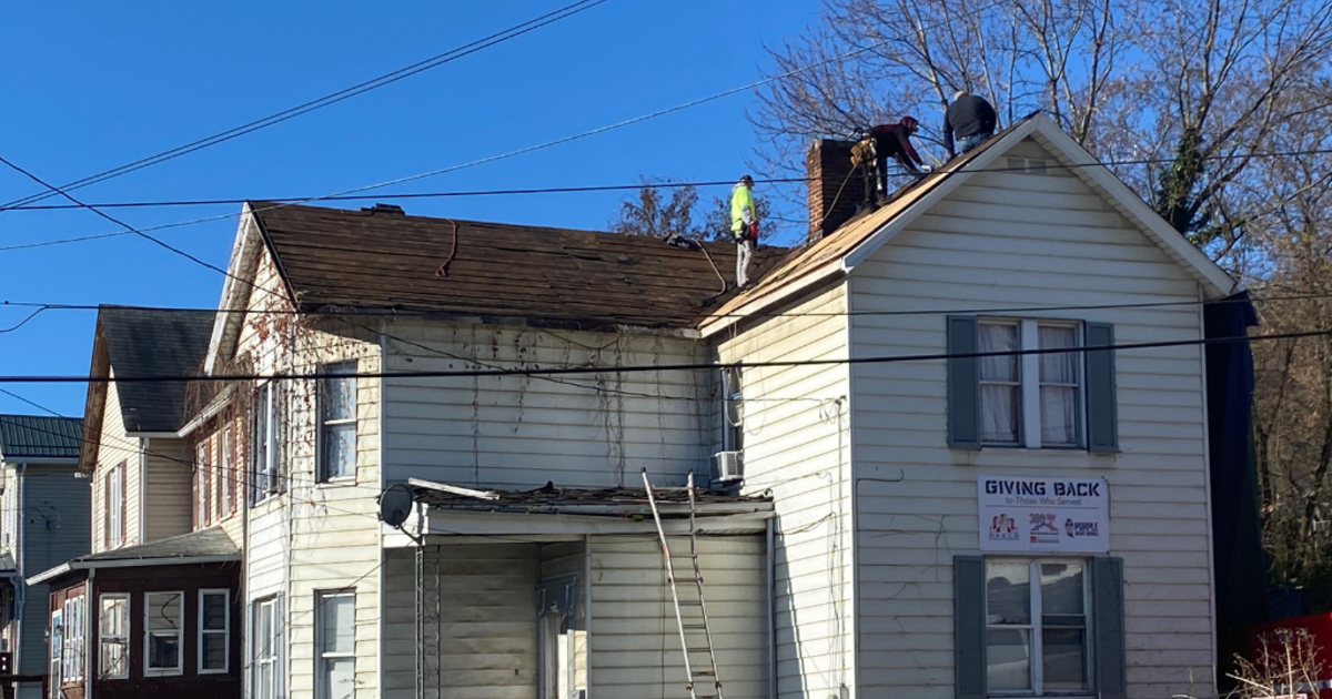 Tarentum veteran gets new roof