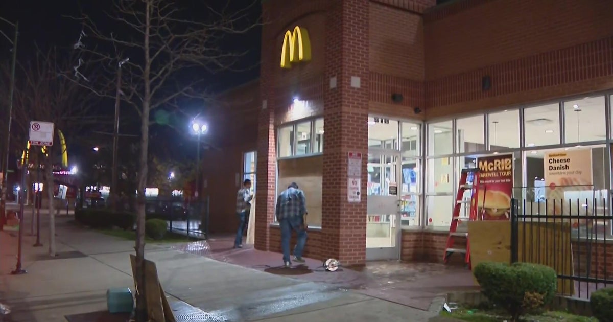 Man killed, two others wounded in shooting outside McDonald's on 95th ...