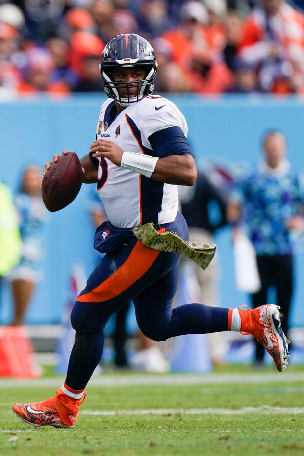 Broncos Titans Football 