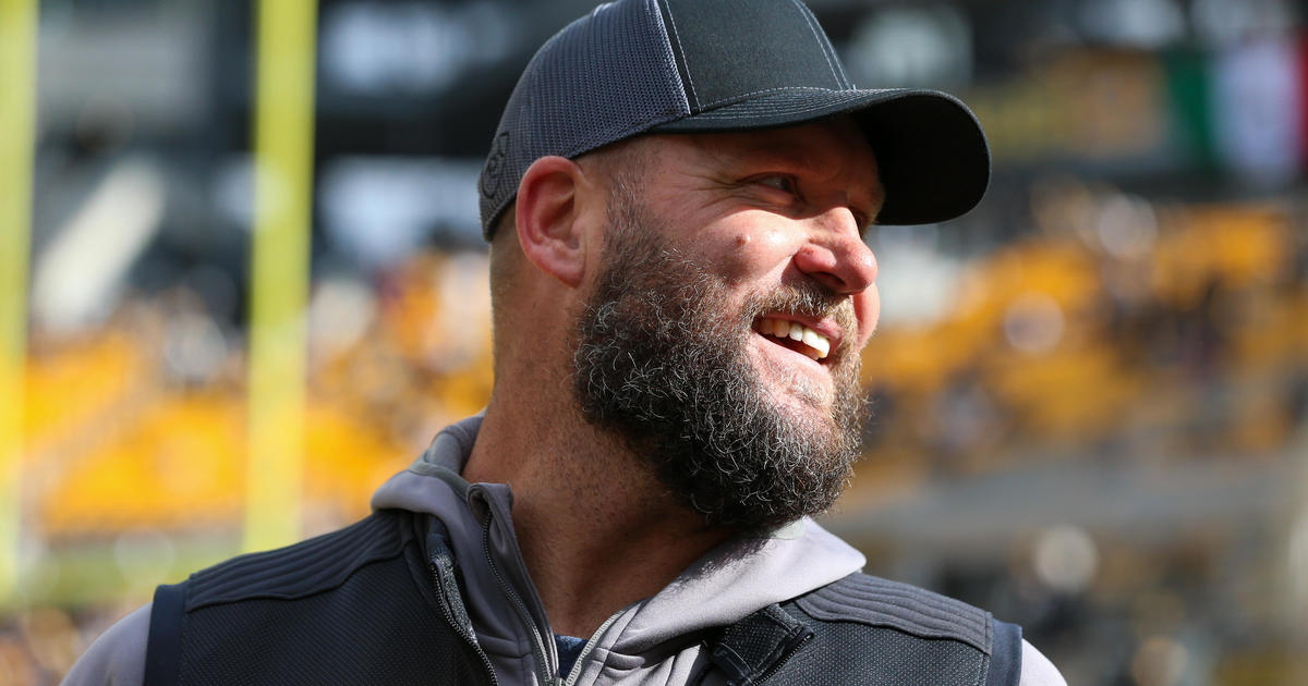 Ex-Steelers QB Ben Roethlisberger honored at Penguins game