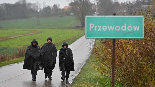 Suspected missile attack kills 2 in eastern Poland near Ukraine border 