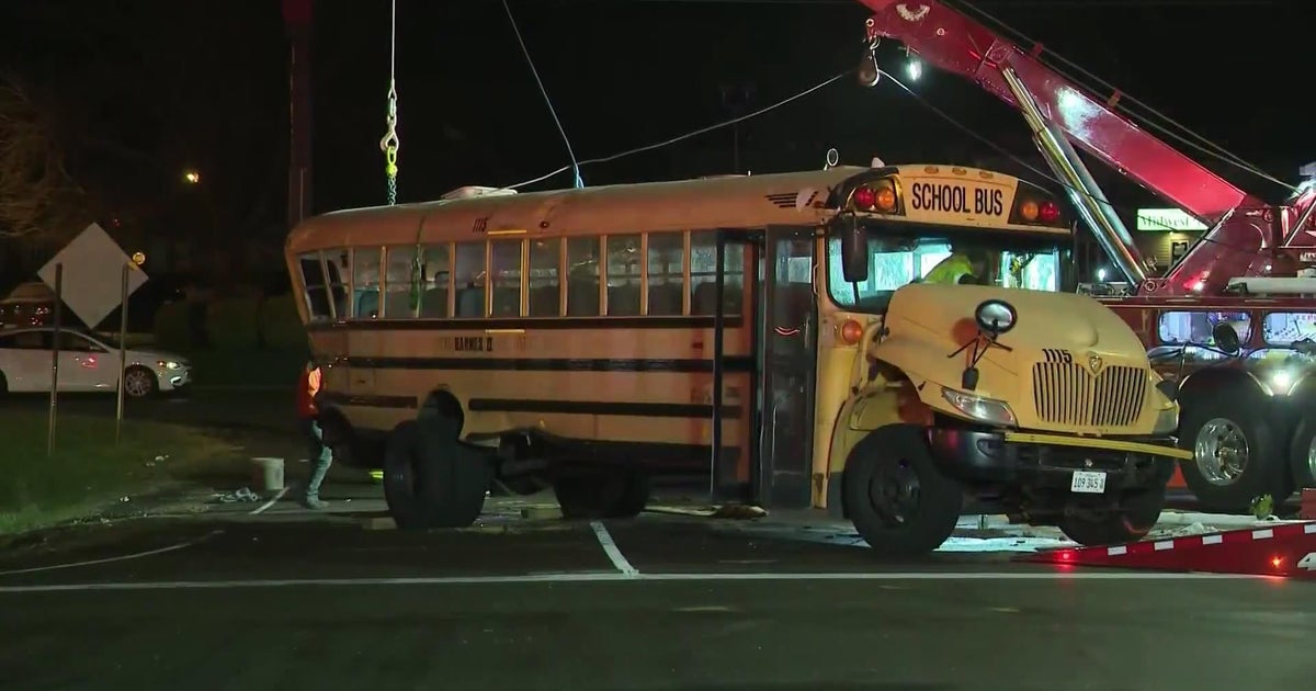 St. Ignatius varsity team plays first game since JV bus crash CBS Chicago