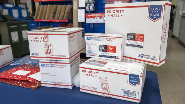 USPS demonstrates the DYI way to properly pack items for safe, reliable holiday shipping 