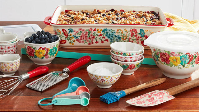 Walmart Deals for Days: Walmart is practically giving away this 20-piece  The Pioneer Woman baking set for $20 as a Black Friday deal - CBS News