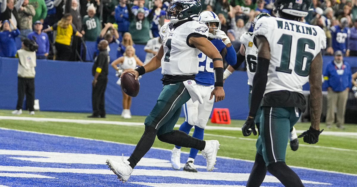 Hurts, Eagles late rally gives Philadelphia 21-18 win over Panthers.