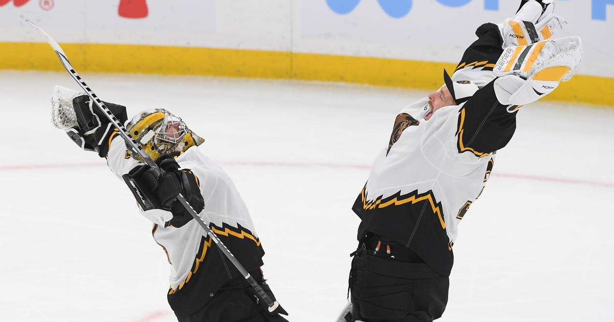 Bruins Tie NHL Mark For Home Start, Beat Blackhawks, 6-1 - CBS Boston