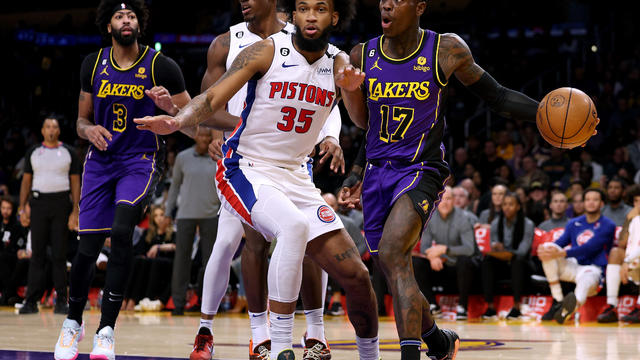 Davis leads Lakers past Pistons 128-121 for 2nd straight win - The
