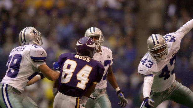 Irving Texas  Thursday 11/23/00 Minnesota Vikings at Dallas Cowboys----Randy Moss pulls down a long (50 plus) catch despite being coverd by 3 Dallas defenders  Greg Myers 29, Ryan McNeil 47, and  Izell Reese 43 in the 2nd quarter on Thanksgiving at Texas 