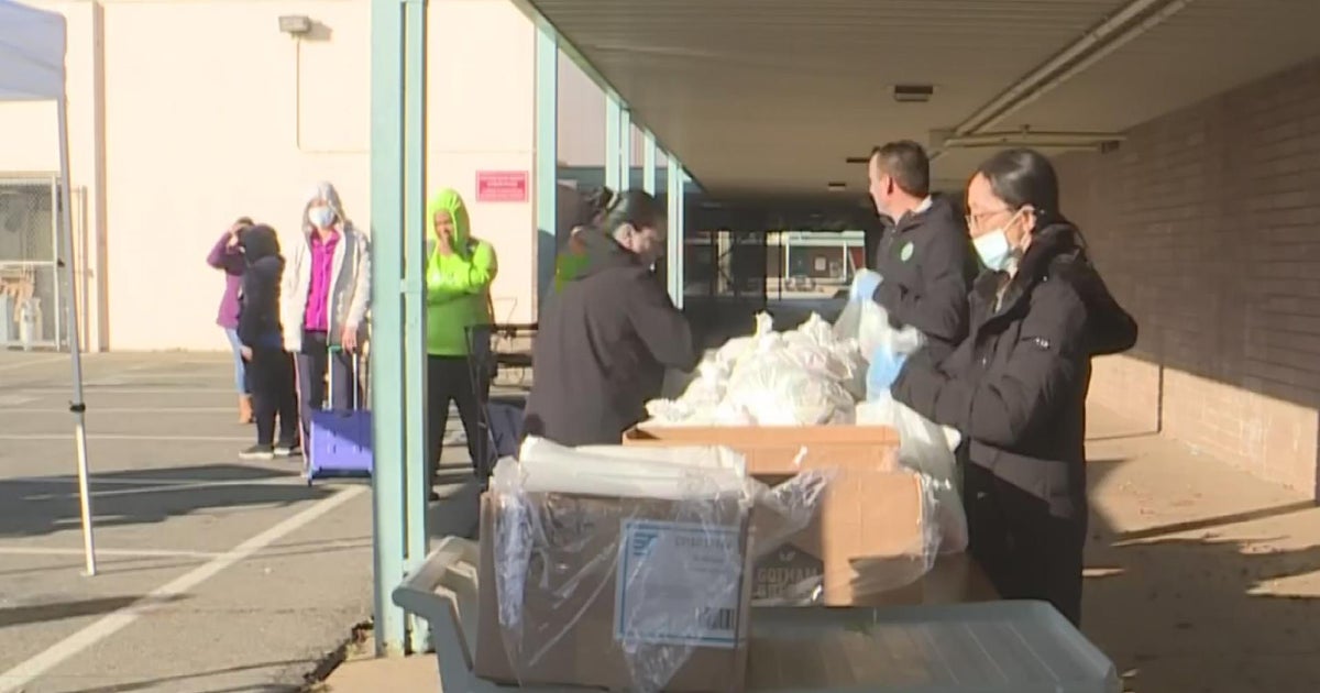 Food giveaway helps Sacramento City Unified families ahead of Thanksgiving holiday