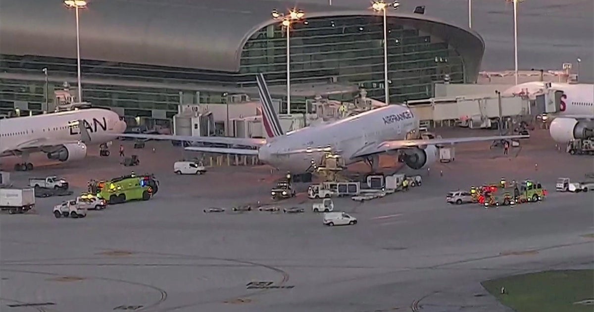 Smoke claimed inside of jetliner at MIA