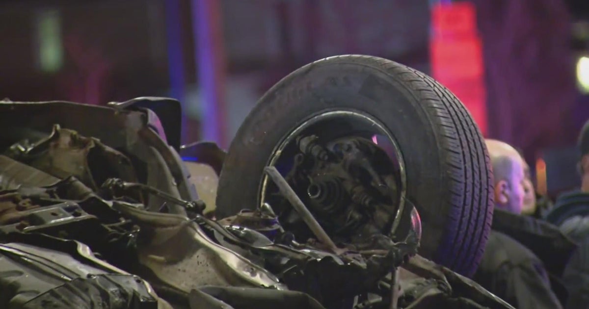 Chicago fire crews respond to deadly 6car crash in Chatham CBS Chicago