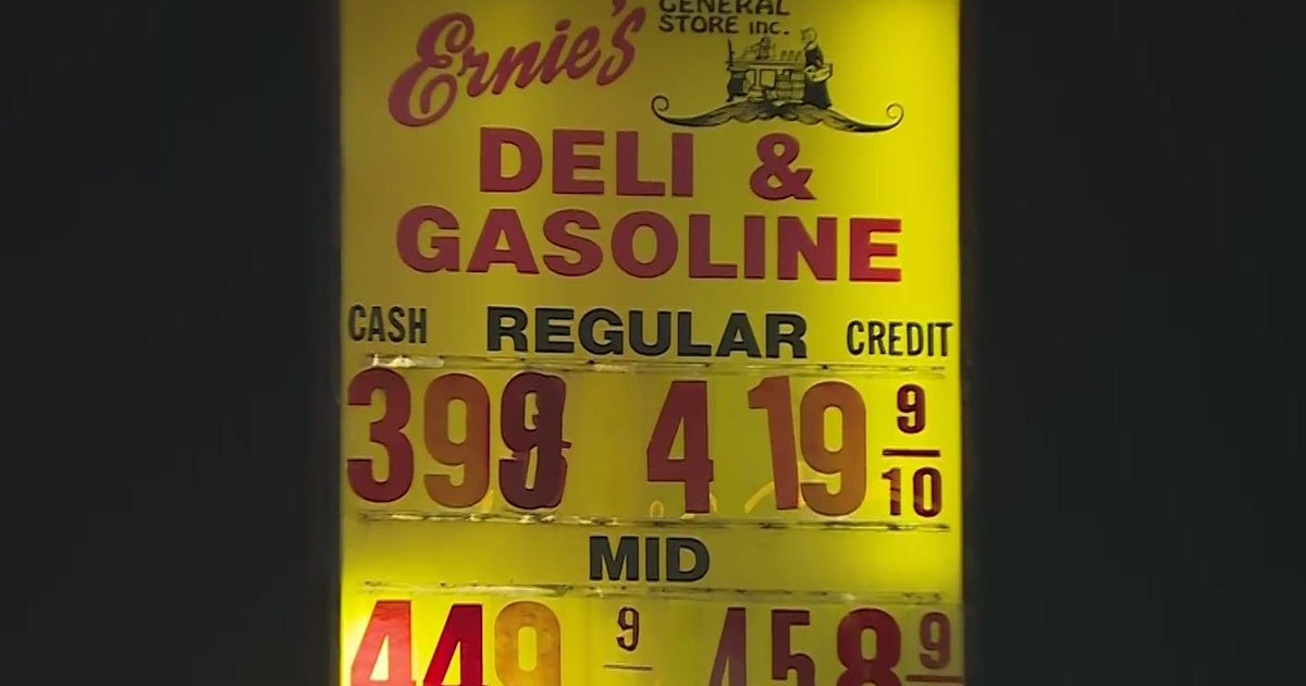"Have a wonderful Thanksgiving" Stockton gas station owner drops gas