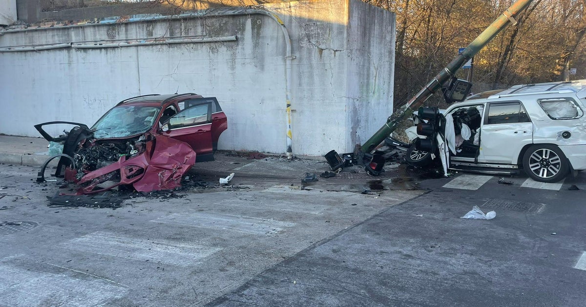 Four injured, one critically, in Far South Side crash - CBS Chicago