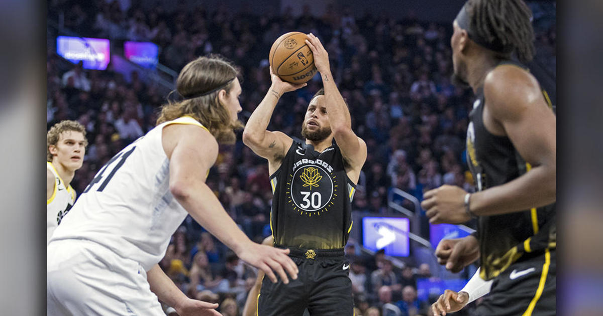 Steph Curry scores 33 points as Warriors beat Jazz