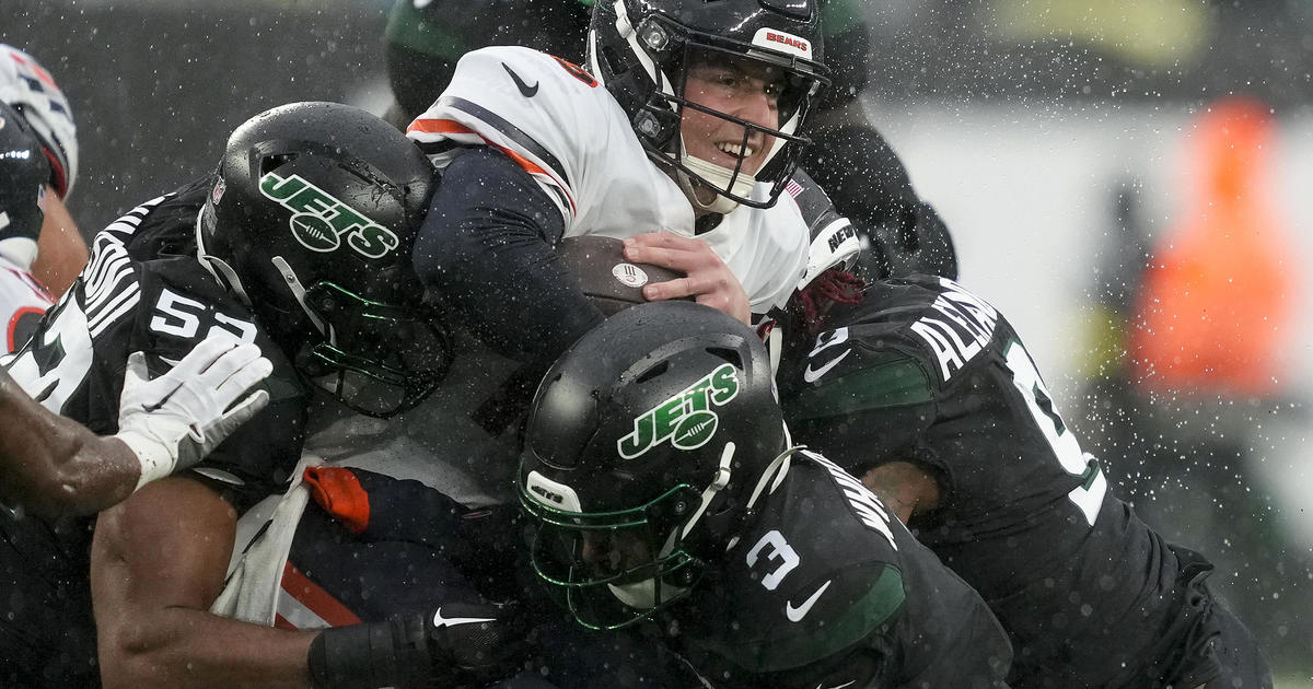 White throws 3 TD passes to lead Jets past Bears