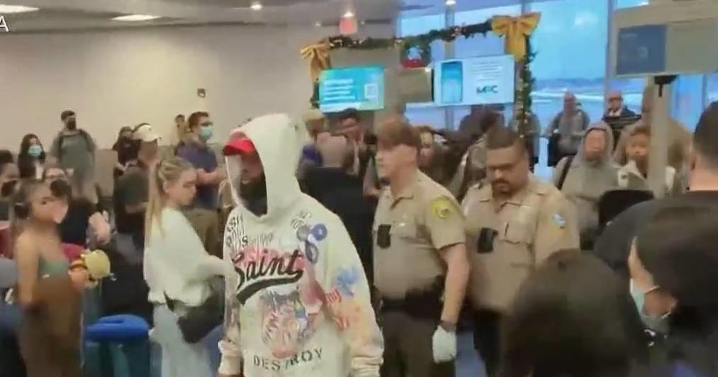 Former Giants wide receiver Odell Beckham Jr. taken off plane in Miami